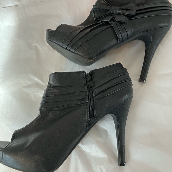 Heels - Picture 3 of 4